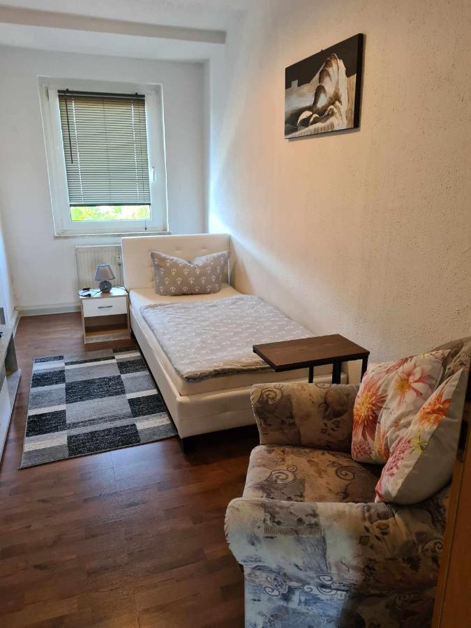 Kleine Wohnung Fuer Monteure Und Dienstreisen Zwickau Dış mekan fotoğraf